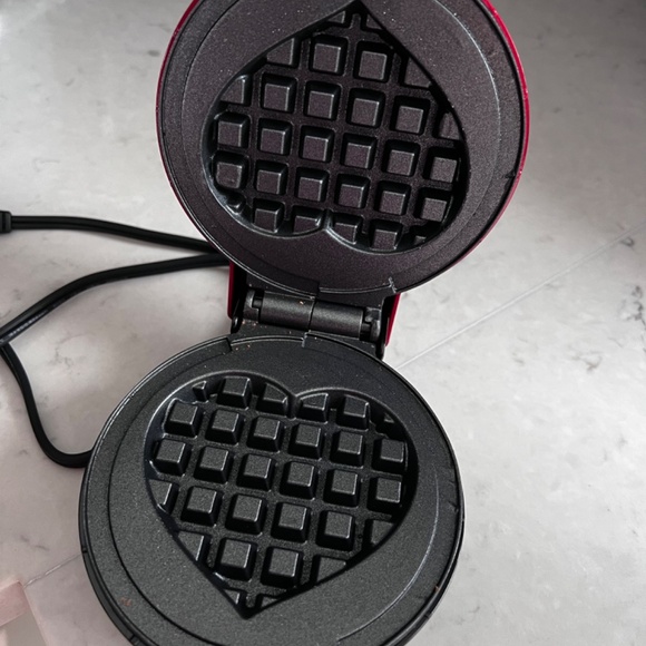 Heart Waffle Maker - Picture 2 of 3